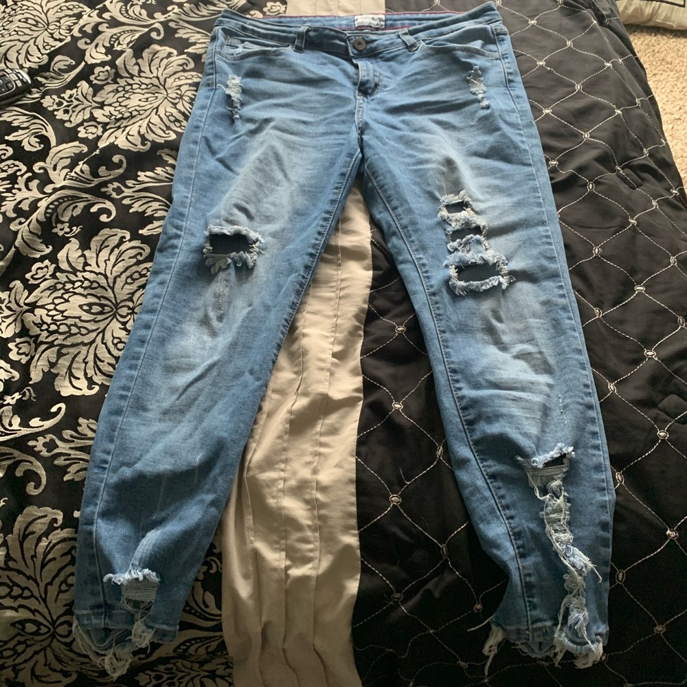 Women’s Distressed Jeans